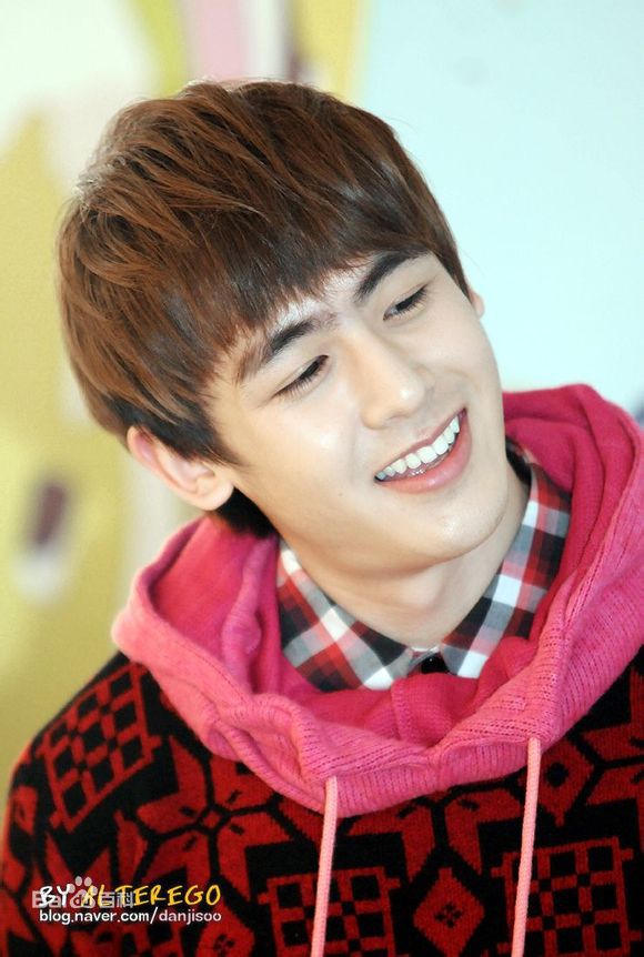 尼坤(Nichkhun Buck Horvejkul)活动照 饭拍图片图册
