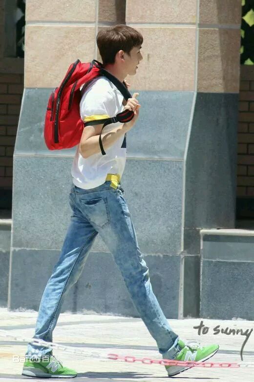 尼坤(Nichkhun Buck Horvejkul)一又二分之一的夏天图册
