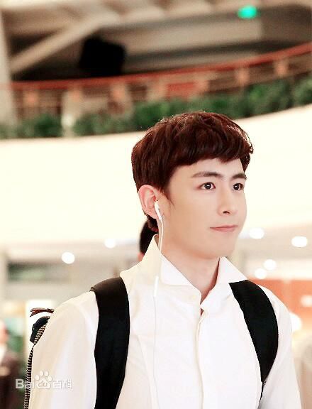 尼坤(Nichkhun Buck Horvejkul)一又二分之一的夏天素颜照相册