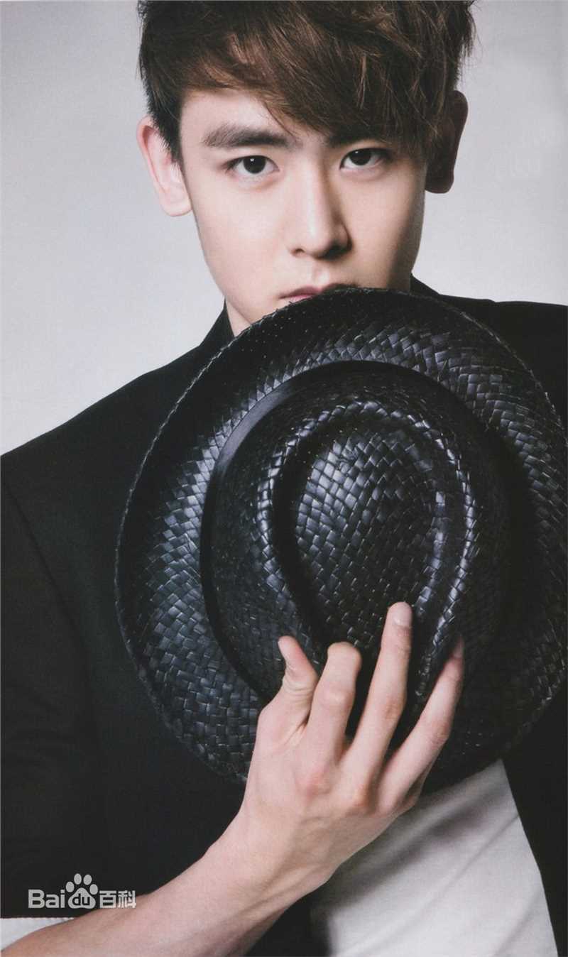 尼坤(Nichkhun Buck Horvejkul)2011前后照片