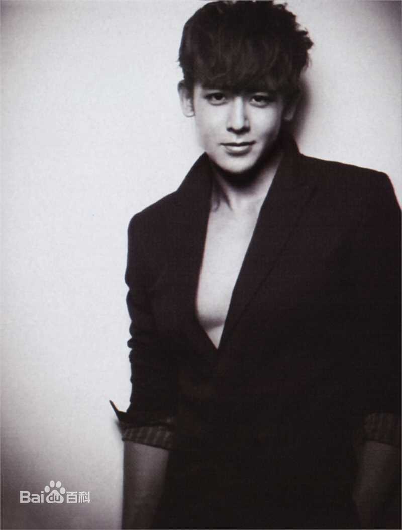 尼坤(Nichkhun Buck Horvejkul)2011前后照片