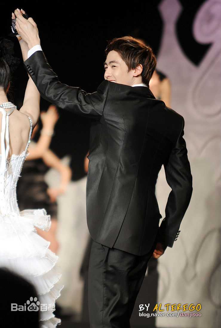 尼坤(Nichkhun Buck Horvejkul)101122 The Korea Jewelry Awards图片图集