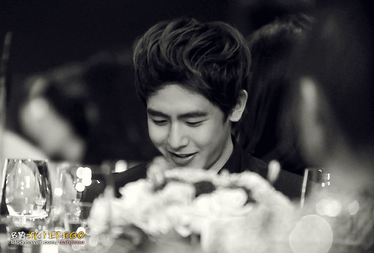 尼坤(Nichkhun Buck Horvejkul)101122 The Korea Jewelry Awards图片图集