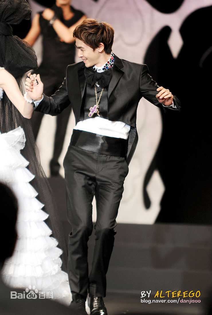 尼坤(Nichkhun Buck Horvejkul)101122 The Korea Jewelry Awards图片图集