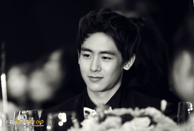 尼坤(Nichkhun Buck Horvejkul)101122 The Korea Jewelry Awards图片图集