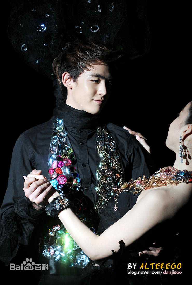 尼坤(Nichkhun Buck Horvejkul)101122 The Korea Jewelry Awards图片图集