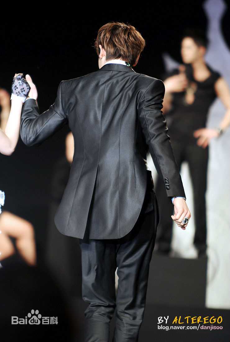 尼坤(Nichkhun Buck Horvejkul)101122 The Korea Jewelry Awards图片图集