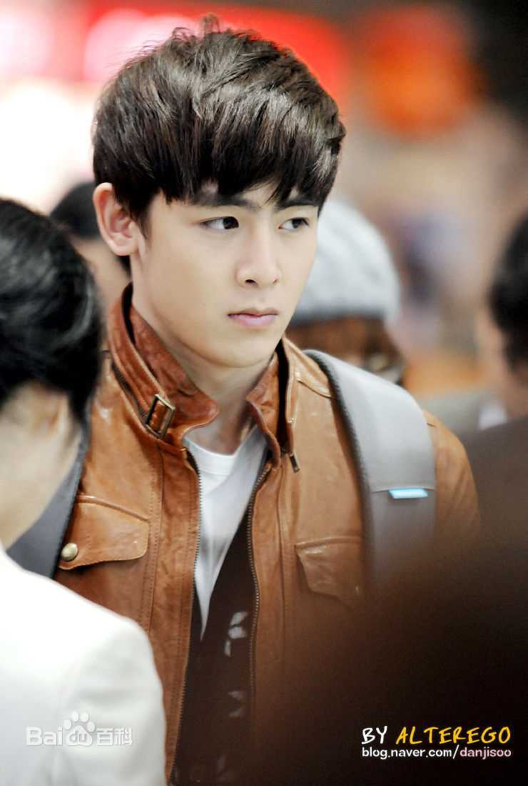尼坤(Nichkhun Buck Horvejkul)机场素颜照相册