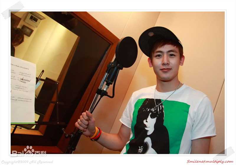 尼坤(Nichkhun Buck Horvejkul)lets take a break 录歌前后照片