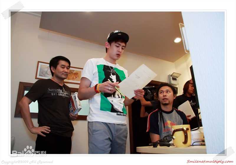 尼坤(Nichkhun Buck Horvejkul)lets take a break 录歌前后照片