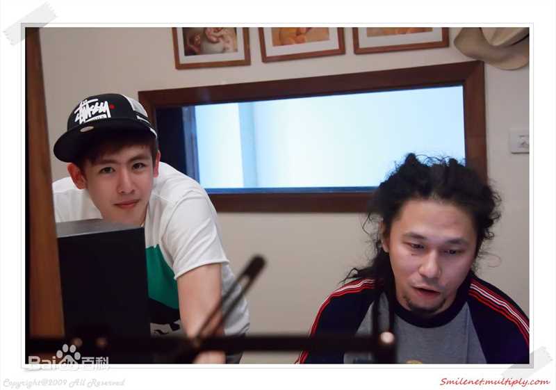 尼坤(Nichkhun Buck Horvejkul)lets take a break 录歌前后照片