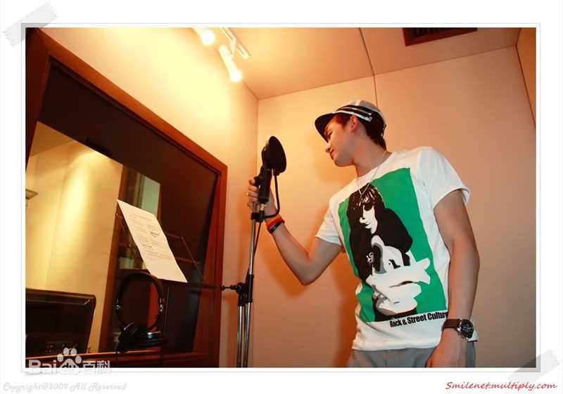 尼坤(Nichkhun Buck Horvejkul)lets take a break 录歌前后照片