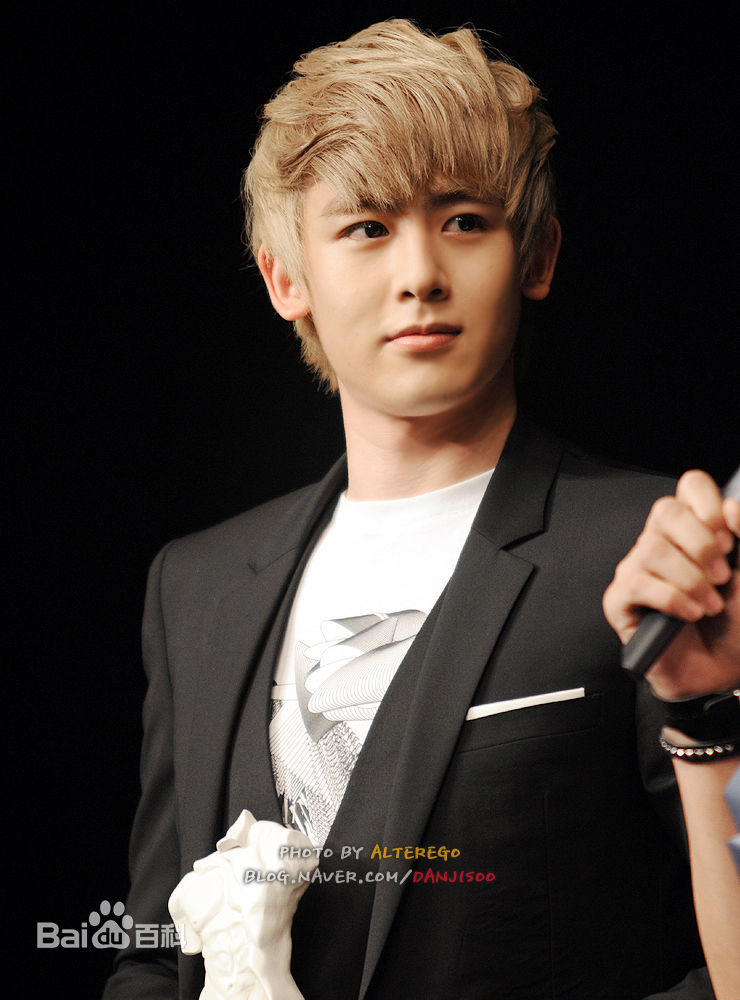 尼坤(Nichkhun Buck Horvejkul)100528 COOL GUY CONTEST素颜照相册