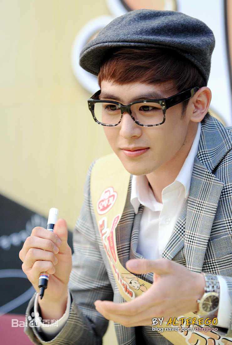 尼坤(Nichkhun Buck Horvejkul)101018 Ottoki Cheese Ramyun Fansign图册