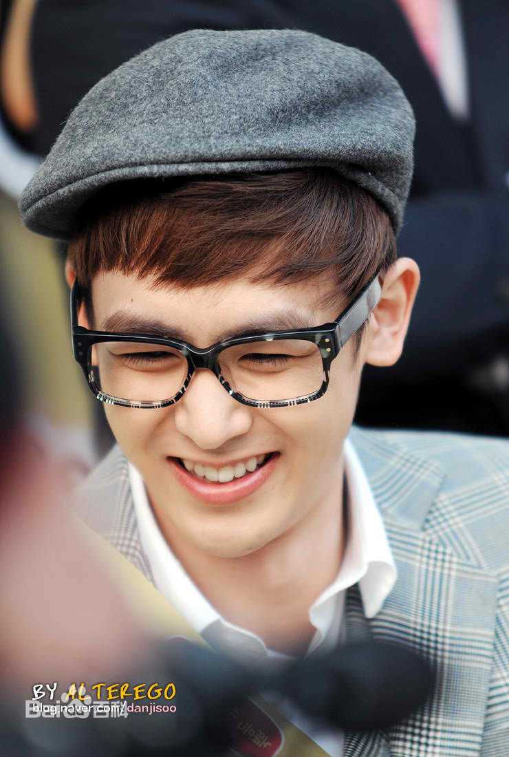尼坤(Nichkhun Buck Horvejkul)101018 Ottoki Cheese Ramyun Fansign图册