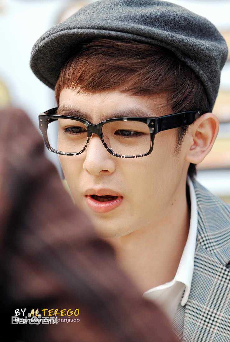 尼坤(Nichkhun Buck Horvejkul)101018 Ottoki Cheese Ramyun Fansign图册