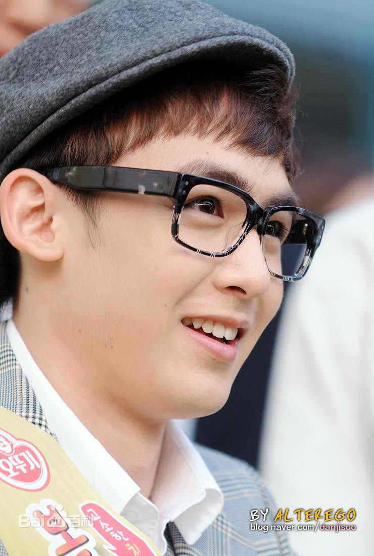 尼坤(Nichkhun Buck Horvejkul)101018 Ottoki Cheese Ramyun Fansign图册