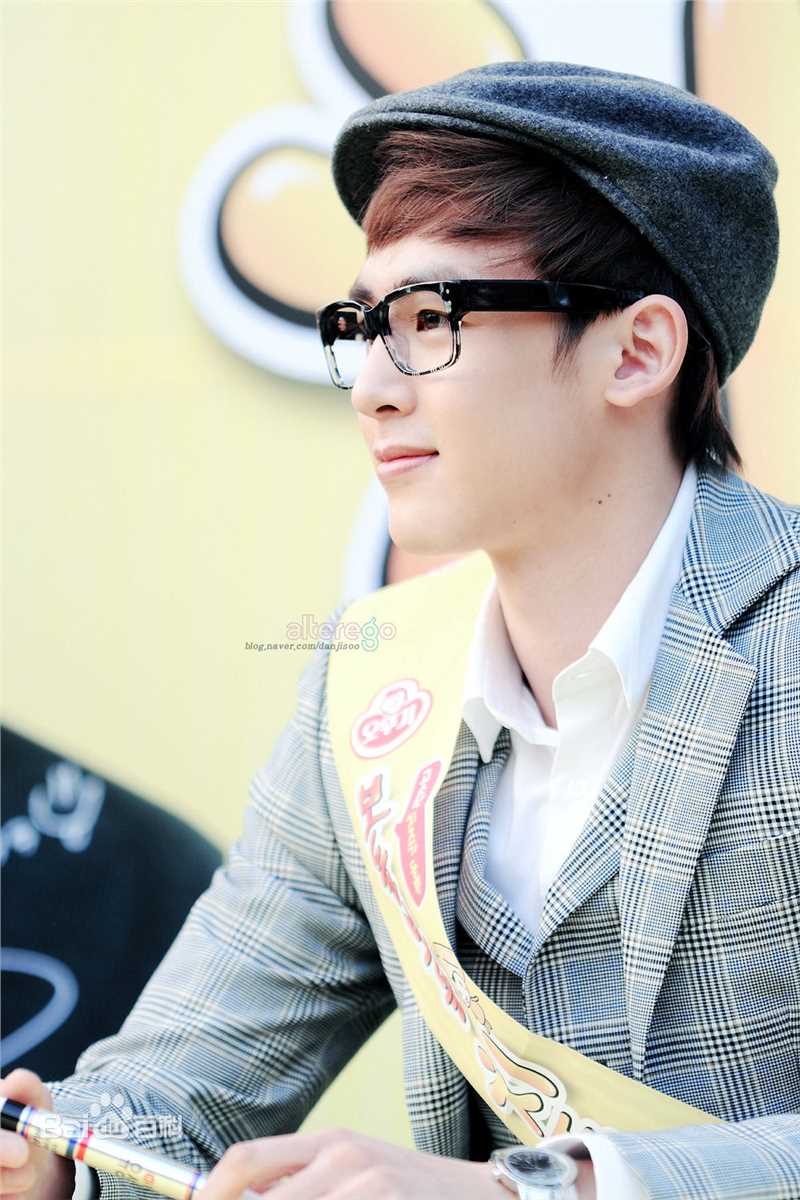尼坤(Nichkhun Buck Horvejkul)101018 Ottoki Cheese Ramyun Fansign图册