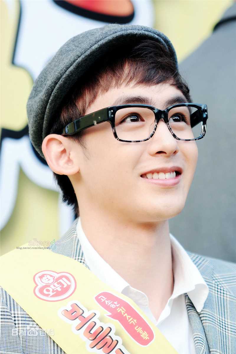 尼坤(Nichkhun Buck Horvejkul)101018 Ottoki Cheese Ramyun Fansign图册