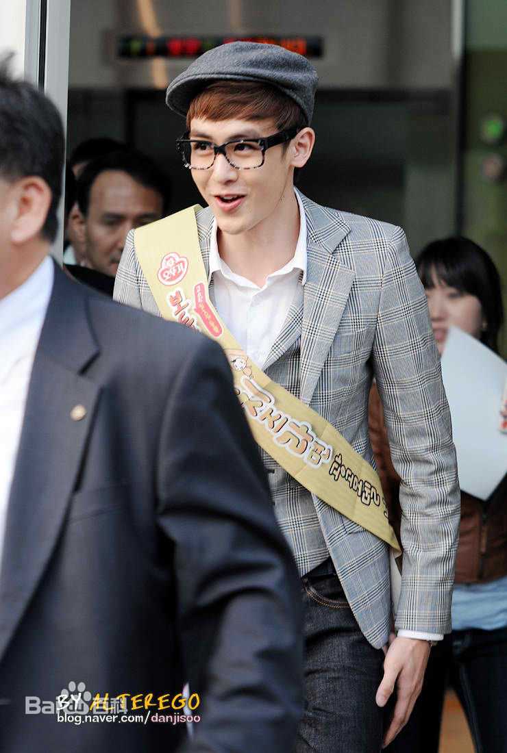 尼坤(Nichkhun Buck Horvejkul)101018 Ottoki Cheese Ramyun Fansign图册