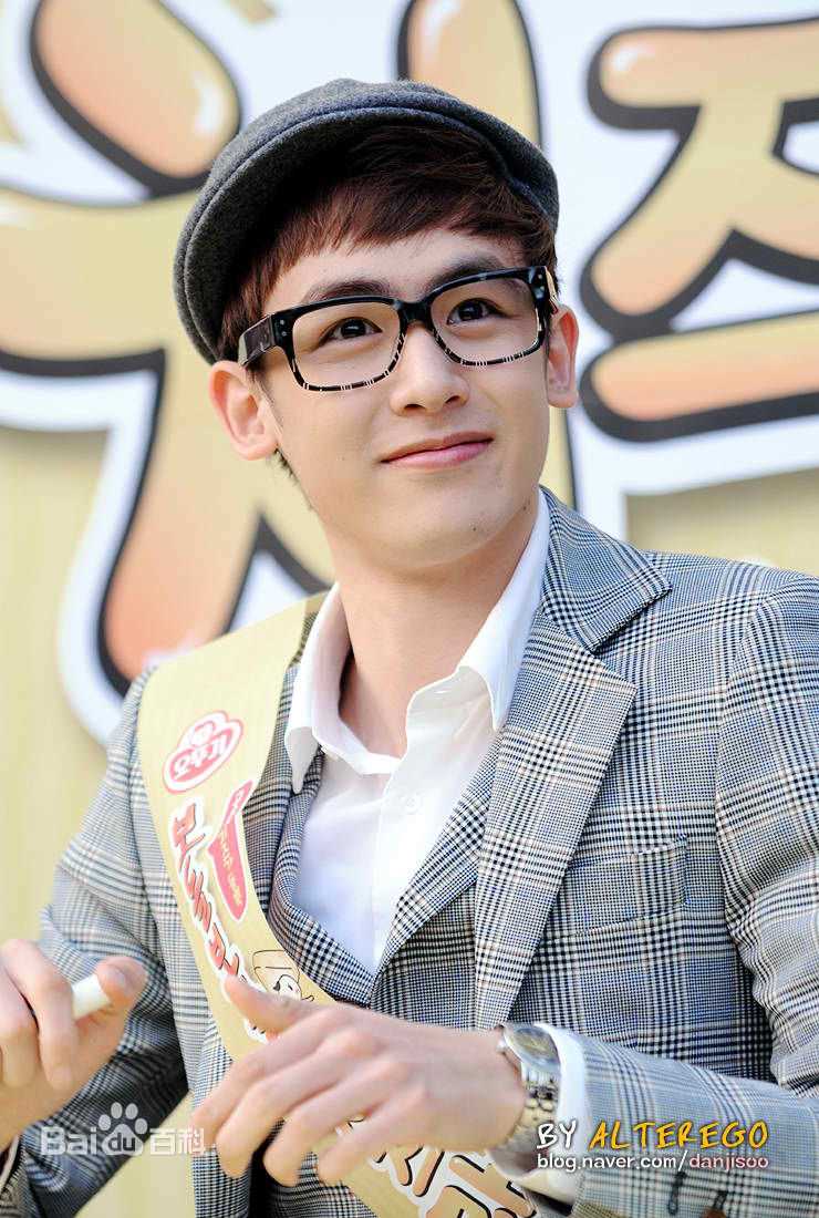 尼坤(Nichkhun Buck Horvejkul)101018 Ottoki Cheese Ramyun Fansign图册