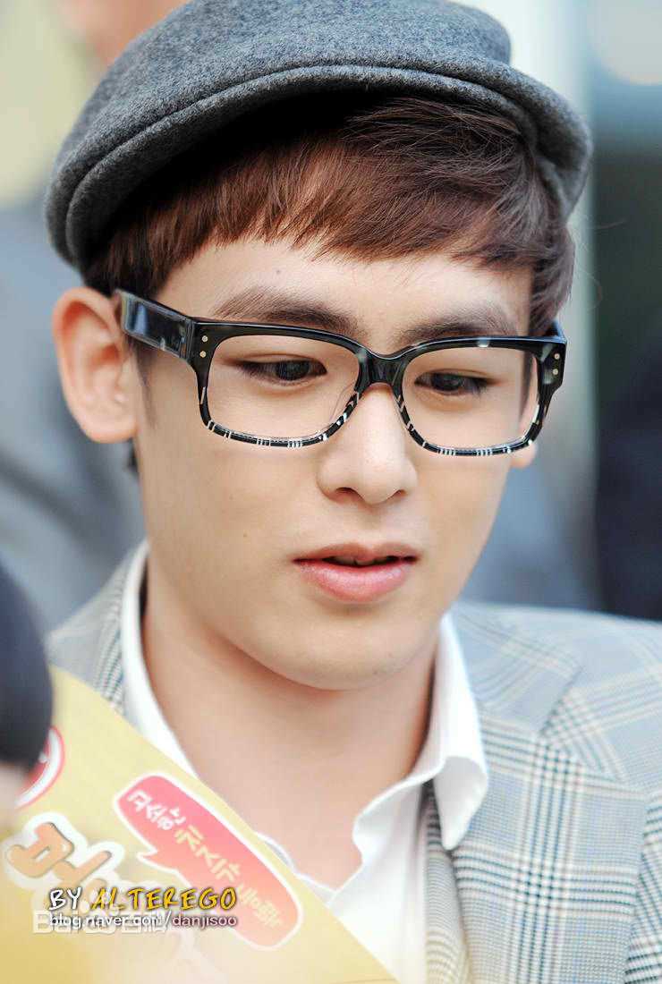 尼坤(Nichkhun Buck Horvejkul)101018 Ottoki Cheese Ramyun Fansign图册
