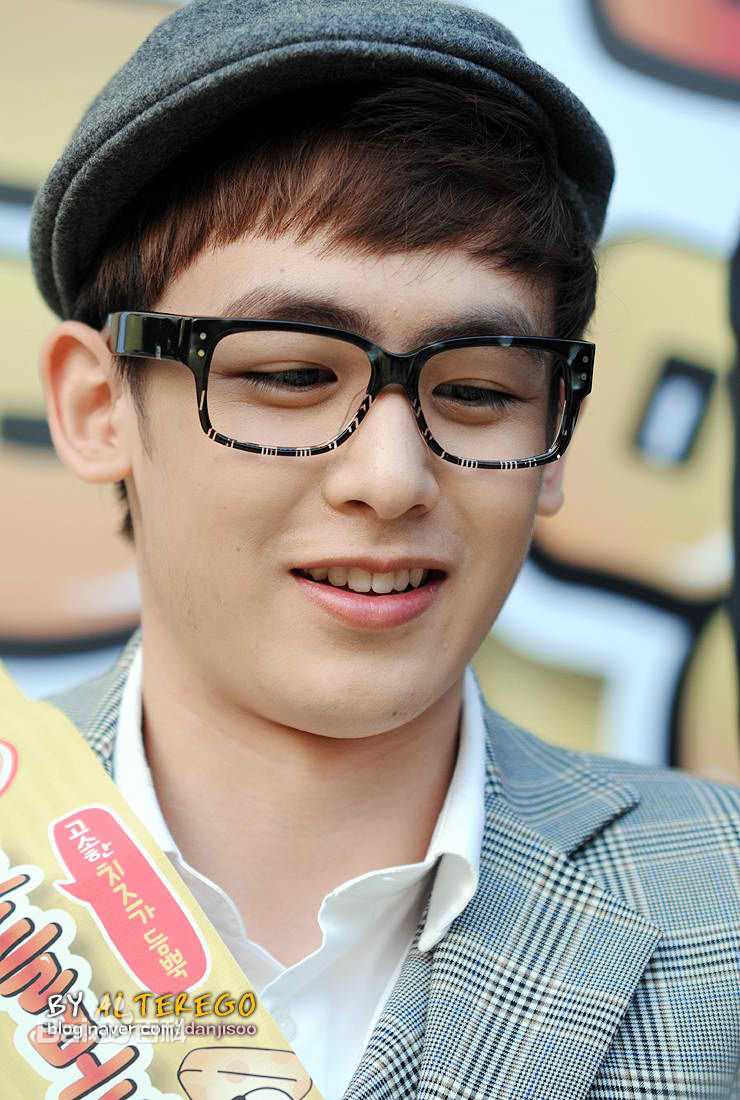 尼坤(Nichkhun Buck Horvejkul)101018 Ottoki Cheese Ramyun Fansign图册