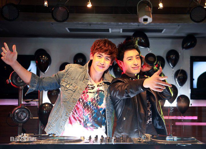 尼坤(Nichkhun Buck Horvejkul)触动MV拍摄图图册