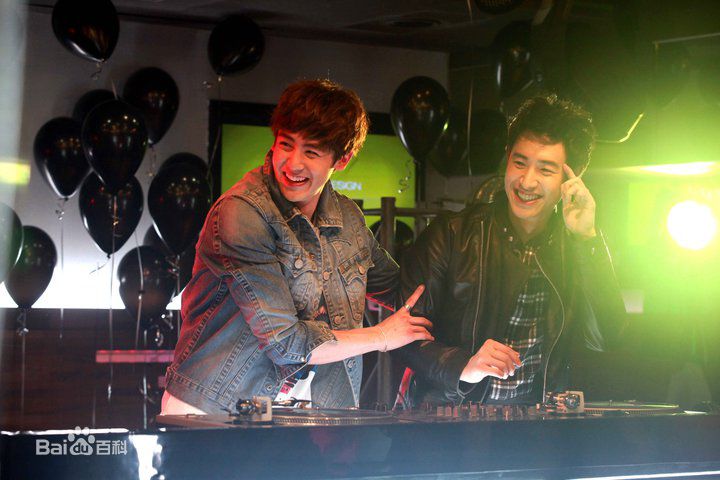 尼坤(Nichkhun Buck Horvejkul)触动MV拍摄图图册