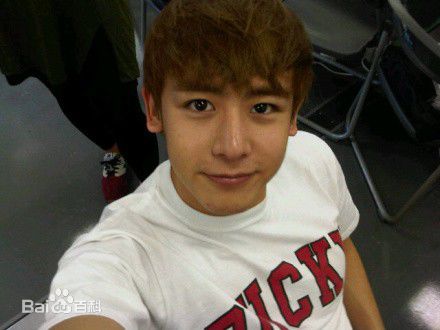 尼坤(Nichkhun Buck Horvejkul)推特性感图片壁纸