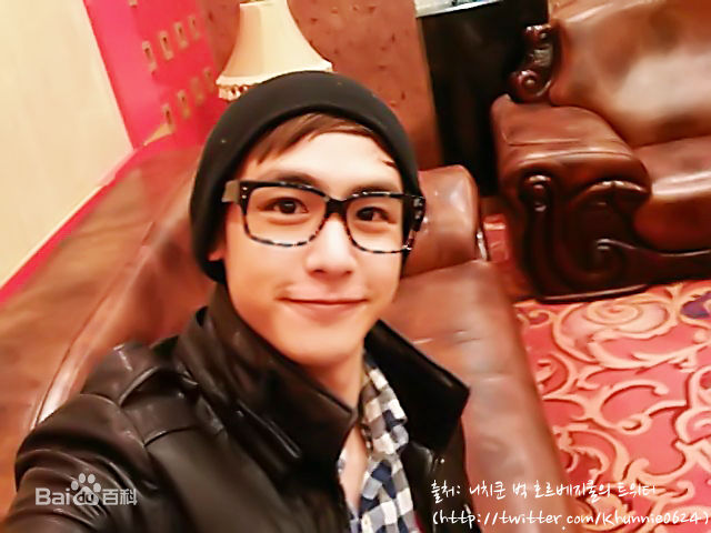 尼坤(Nichkhun Buck Horvejkul)推特性感图片壁纸