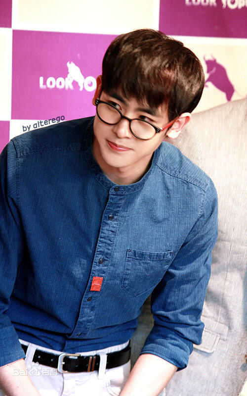 尼坤(Nichkhun Buck Horvejkul)130321 Look Optical签名会壁纸壁纸