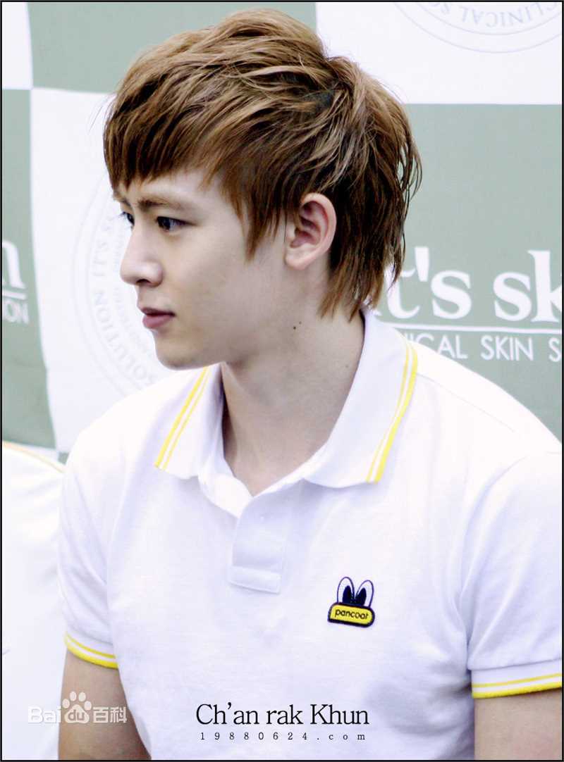 尼坤(Nichkhun Buck Horvejkul)100619 skin签名会前后照片