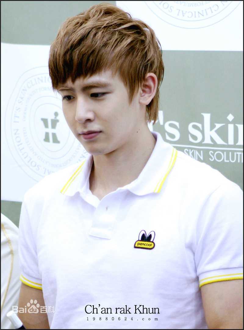 尼坤(Nichkhun Buck Horvejkul)100619 skin签名会前后照片