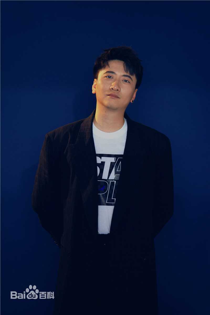 邢潇导演素颜照相册