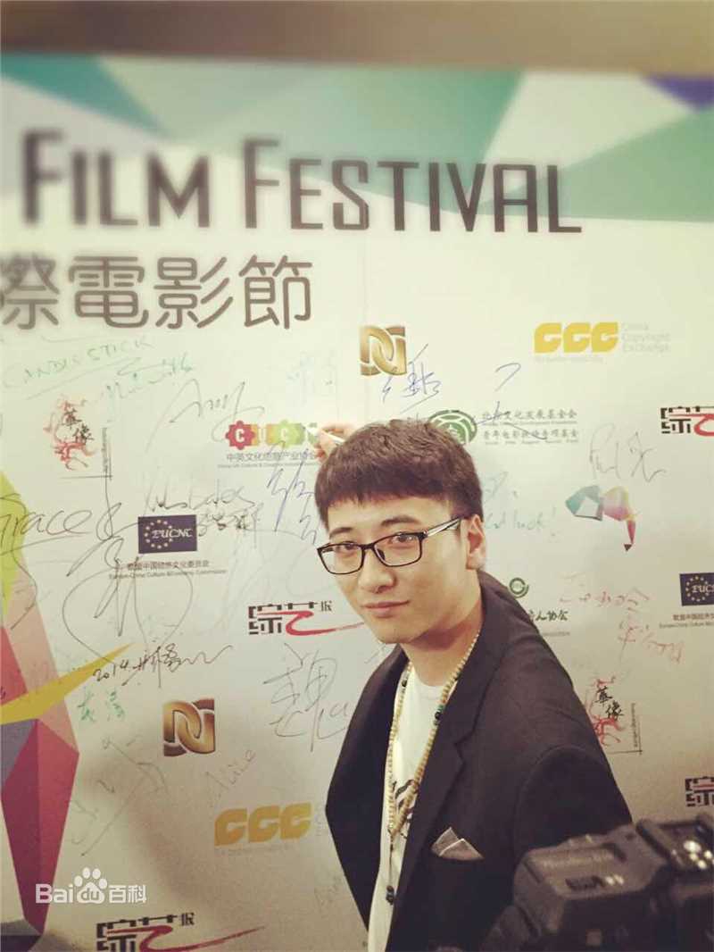 邢潇导演素颜照相册