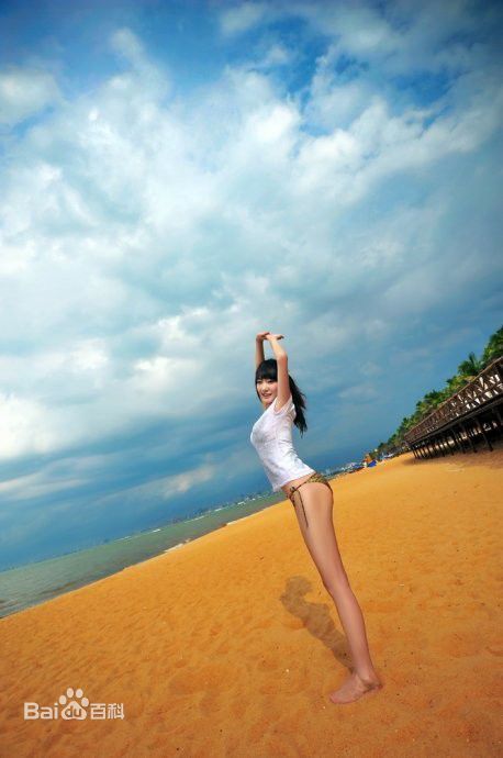 孟瞳迪海滩清凉