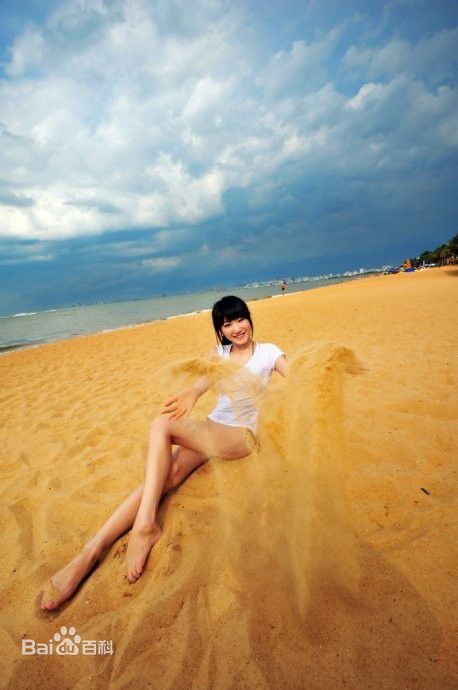 孟瞳迪海滩清凉