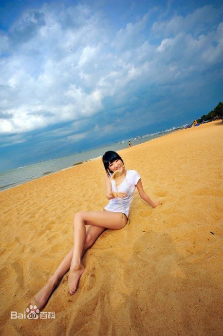孟瞳迪海滩清凉