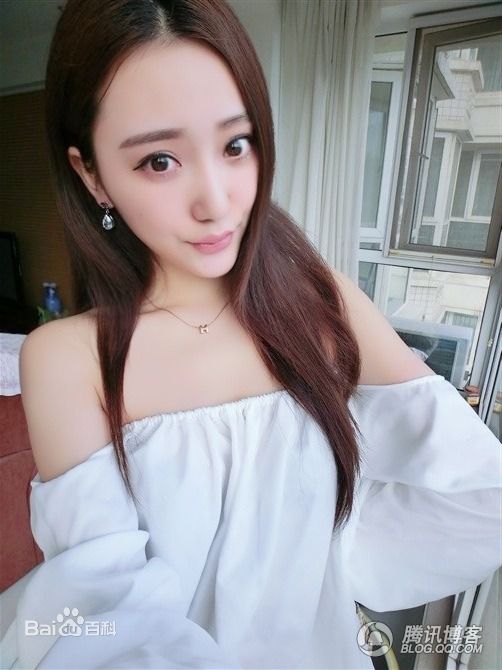 孟瞳迪独家照壁纸壁纸