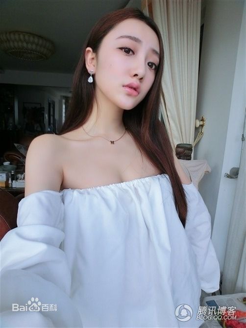 孟瞳迪独家照壁纸壁纸