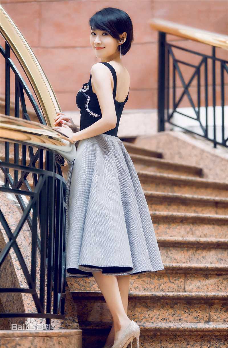 吕晓霖最新图集