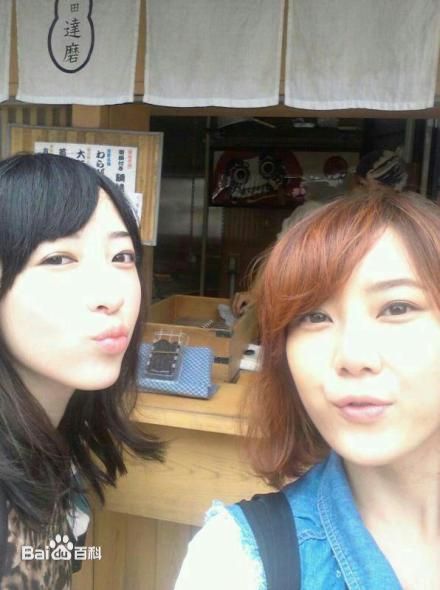 蔡颐榛(Bernice)和姐姐蔡芷纭性感图片图集