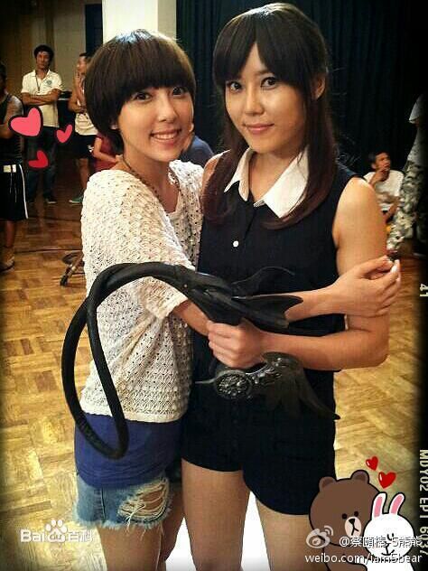 蔡颐榛(Bernice)和姐姐蔡芷纭性感图片图集