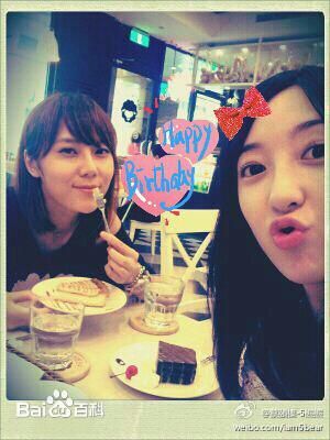 蔡颐榛(Bernice)和姐姐蔡芷纭性感图片图集