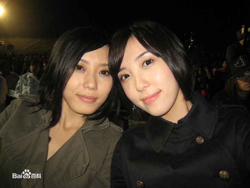蔡颐榛(Bernice)和姐姐蔡芷纭性感图片图集