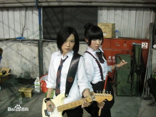 蔡颐榛(Bernice)和姐姐蔡芷纭性感图片图集