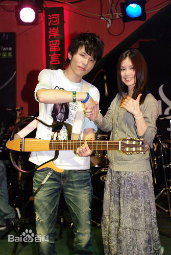 李佳颖(Ivleyn)舞台照性感图片图集