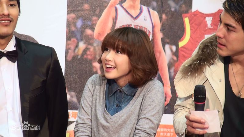 李佳颖(Ivleyn)舞台照性感图片图集