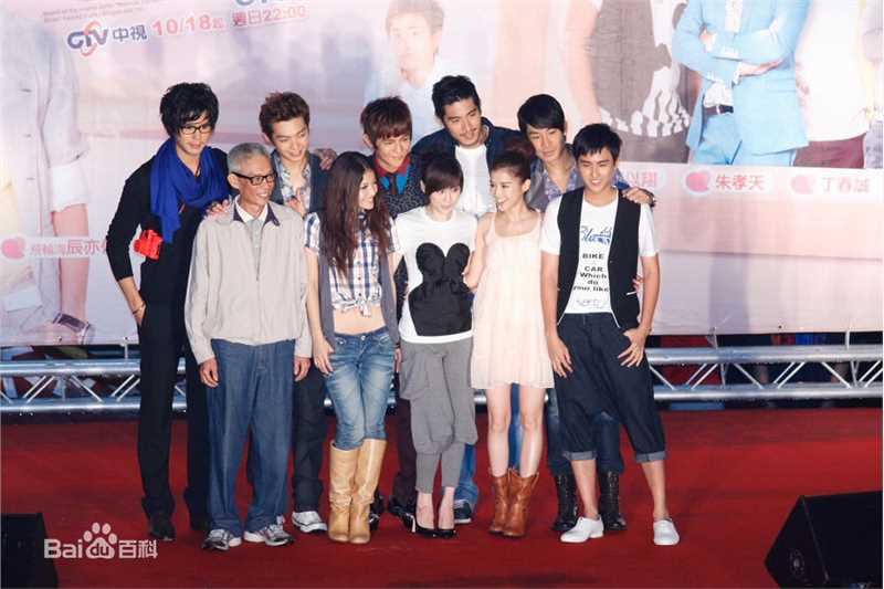 李佳颖(Ivleyn)舞台照性感图片图集